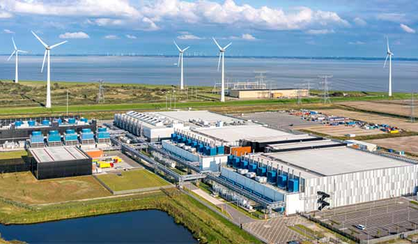 Luchtfoto van datacenter in Nederland